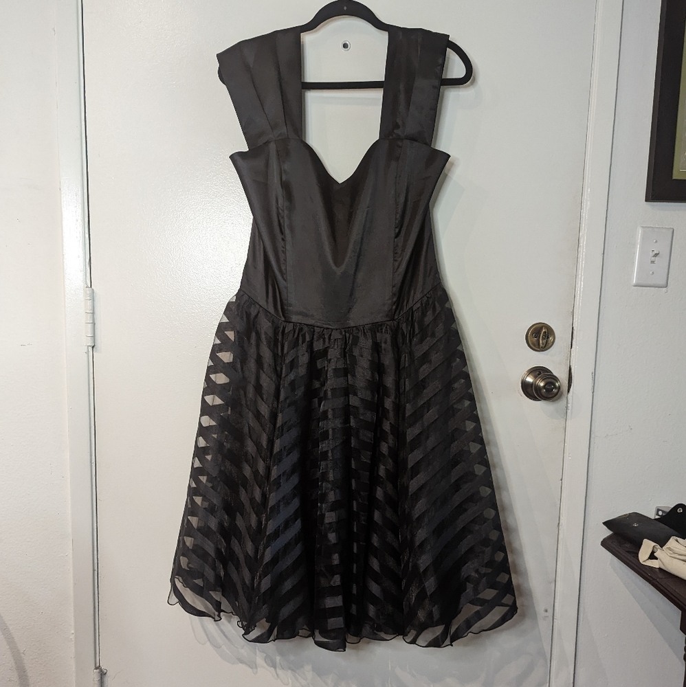 Queen of Heartz Halter dress with sheer stripe skirt 3xl no pockets